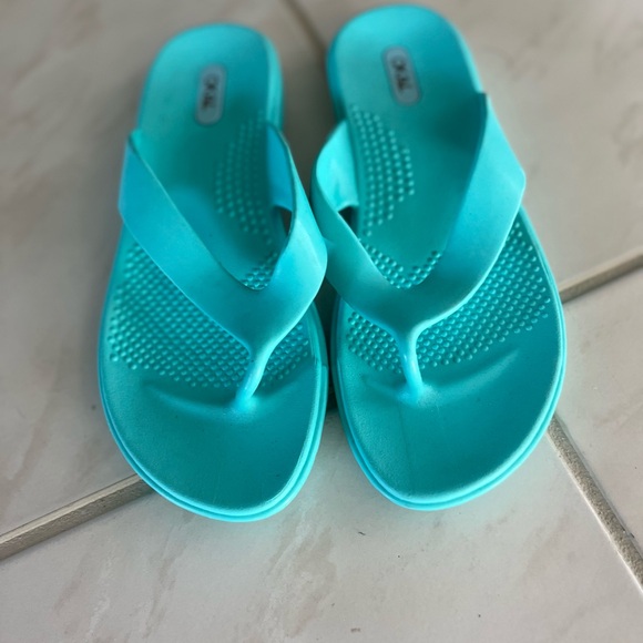 Okal  Women’s Slide Sandals Size Medium Teal  Flip Flops - Picture 1 of 6
